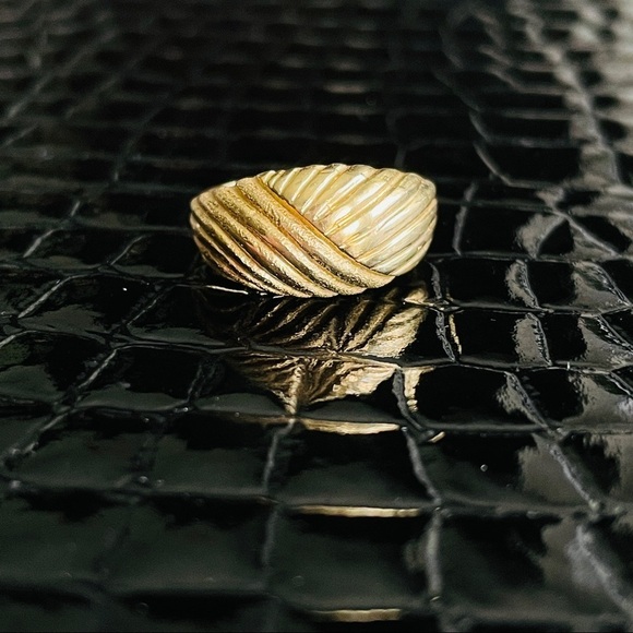 Jewelry - 14k Gold Matte And Polished Chevron Woven Crossover Dome Ring